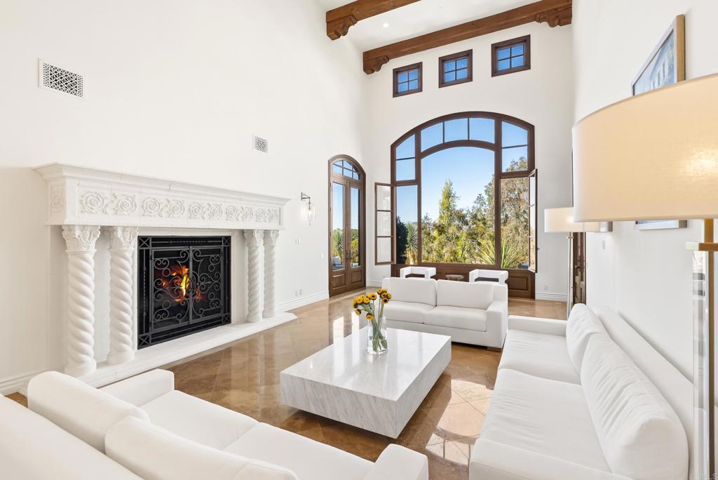 18446 Calle La Serra