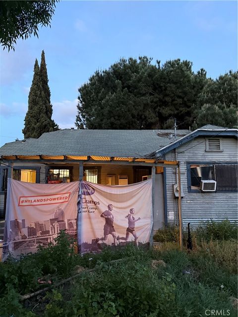 Photo of 1609 N Pearl Avenue, Compton, CA 90221 (MLS # WS25219416) Photo of 1609 N Pearl Avenue, Compton, CA 90221 (MLS # WS25219416)