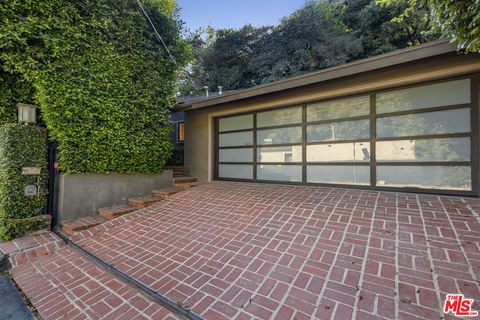 Photo of 2559 HUTTON Drive, Beverly Hills, CA 90210 (MLS # 25602837)