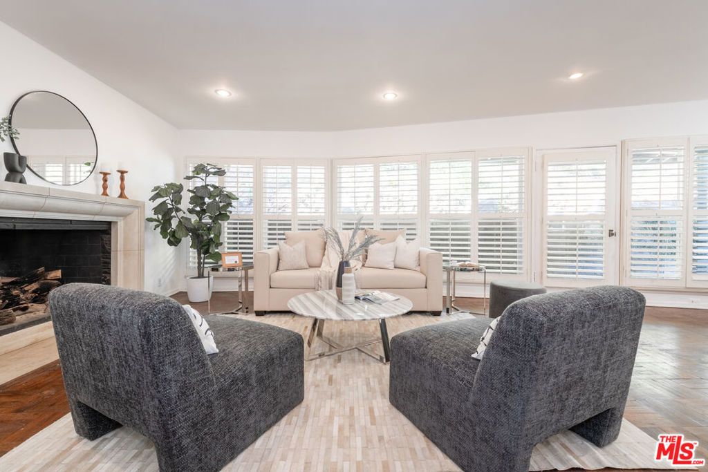 Photo of 2559 HUTTON Drive, Beverly Hills, CA 90210 (MLS # 25602837)