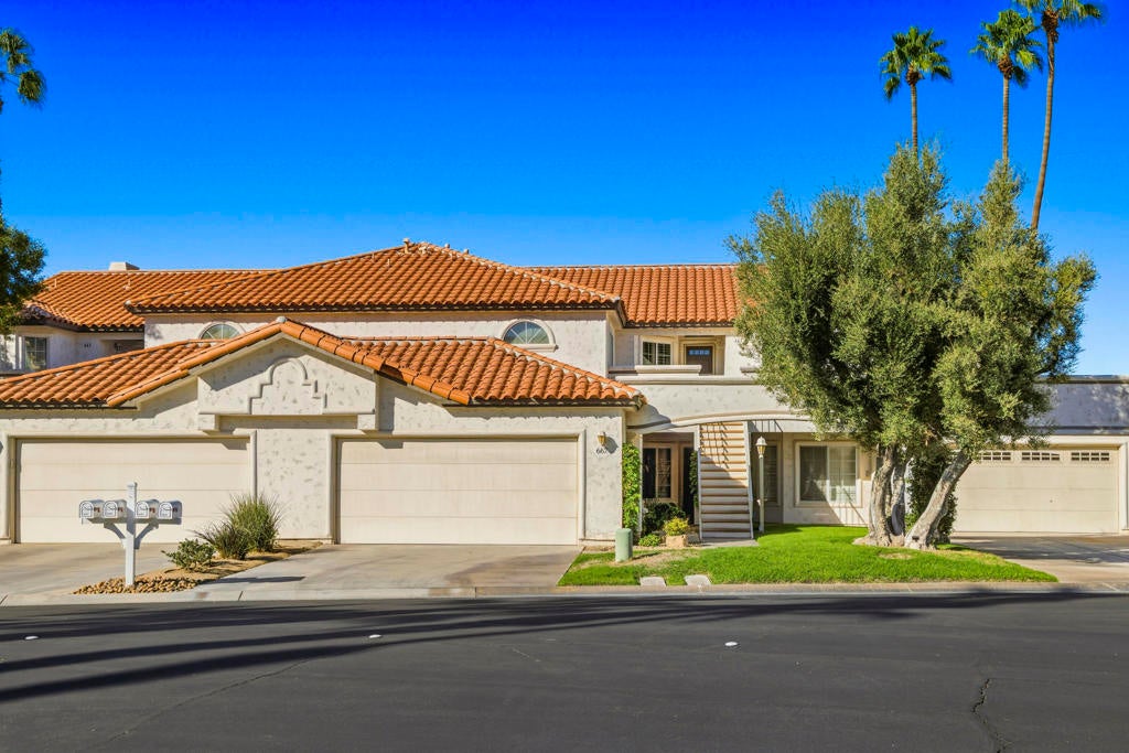 667 Vista Lago Circle N
