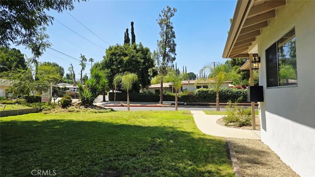 Properties 2 11141 Mcvine Avenue