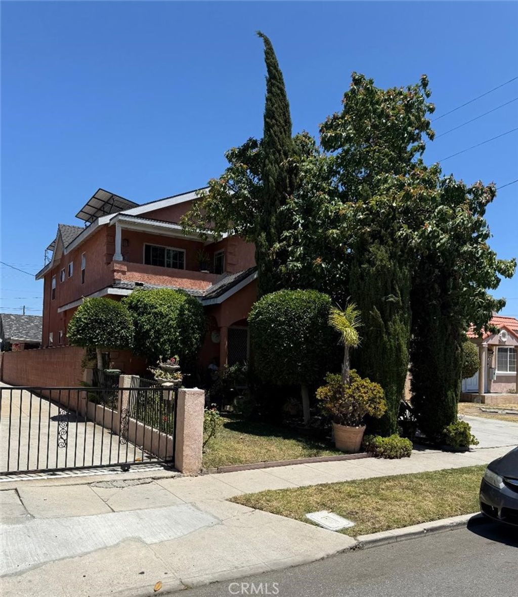 Photo of 3252 Cattaraugus Avenue, Los Angeles, CA 90034 (MLS # CV25148980)