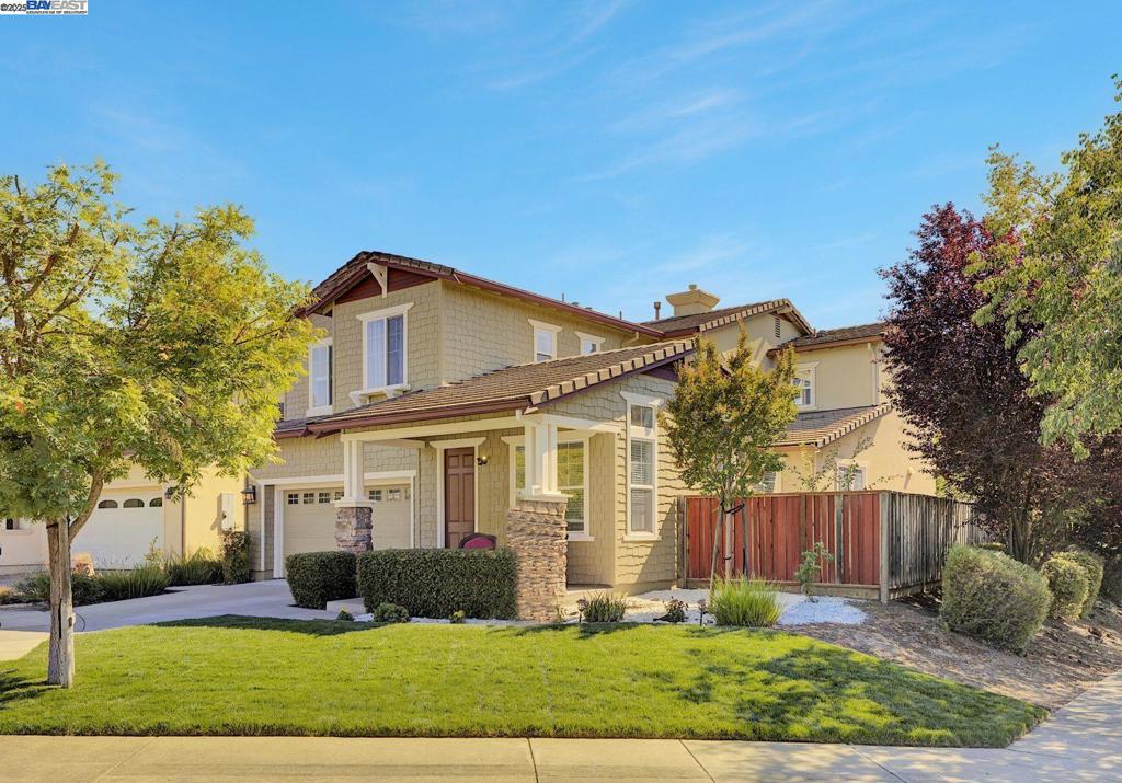 Stunning East-Facing Windermere Home on a Prime 6,093 Sq. Ft. Corner Lot! This immaculate 5BD/3.5BA home is nestled on a quiet court in one of Windermere’s most sought-after neighborhoods. Light-filled and thoughtfully designed, it features a first-floor bedroom with full bath—perfect for guests or multigenerational living. Enjoy an open floor plan, an updated kitchen with brand-new appliances, new flooring, and fresh interior/exterior paint. The beautifully landscaped, low-maintenance backyard is ideal for relaxing or entertaining. Walk to top-rated schools and scenic parks. A rare turnkey opportunity—don’t miss it!