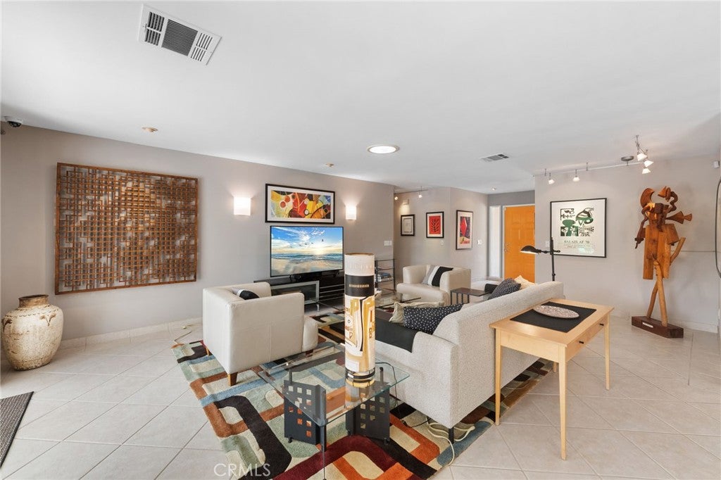 1200 S. Manzanita Avenue