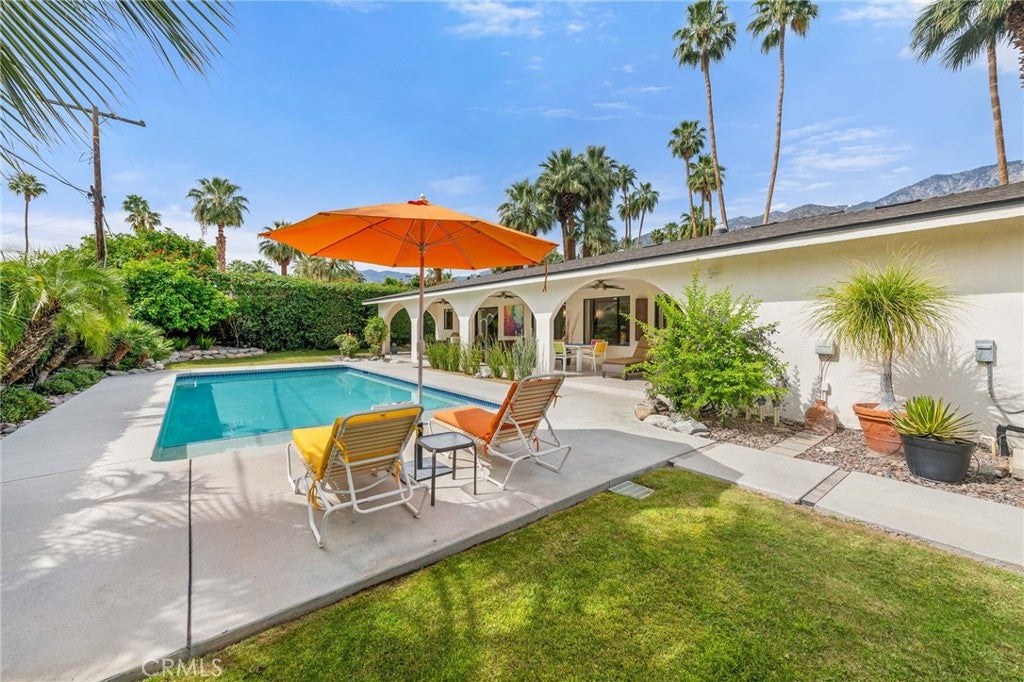 1200 S. Manzanita Avenue