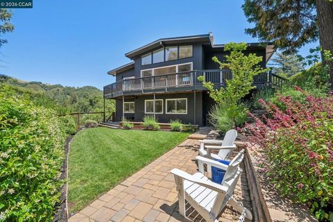 Photo of 1119 Oak Hill Rd, Lafayette, CA 94549 (MLS # 41135152)
