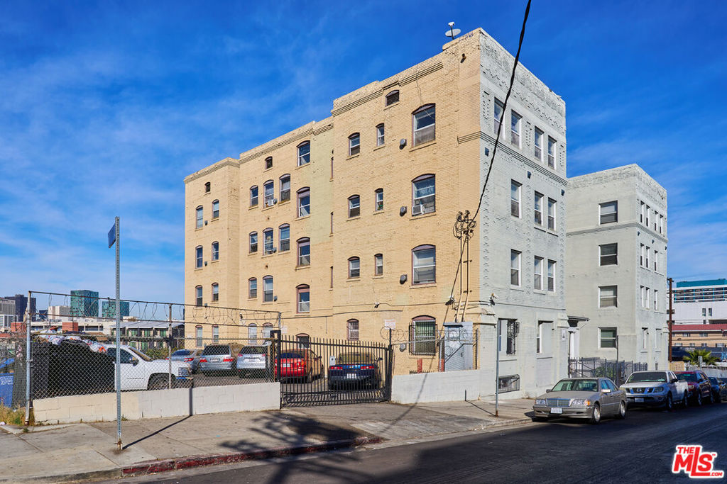 915 S Carondelet Street