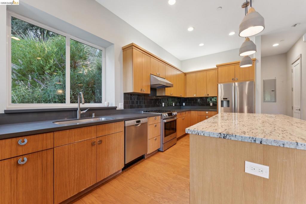 5917 Balboa DR, Oakland CA 94611