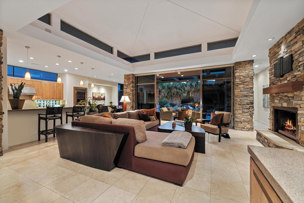1134 Lake Vista