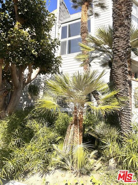 Photo of 601 Coeur D Alene Avenue #3, Venice, CA 90291 (MLS # 26635151)