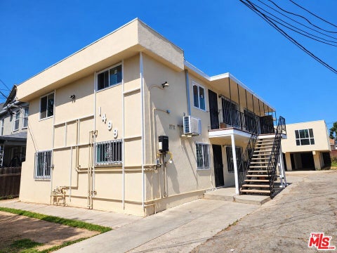 Photo of 1499 W 35th Place #4, Los Angeles, CA 90018 (MLS # 26989047)
