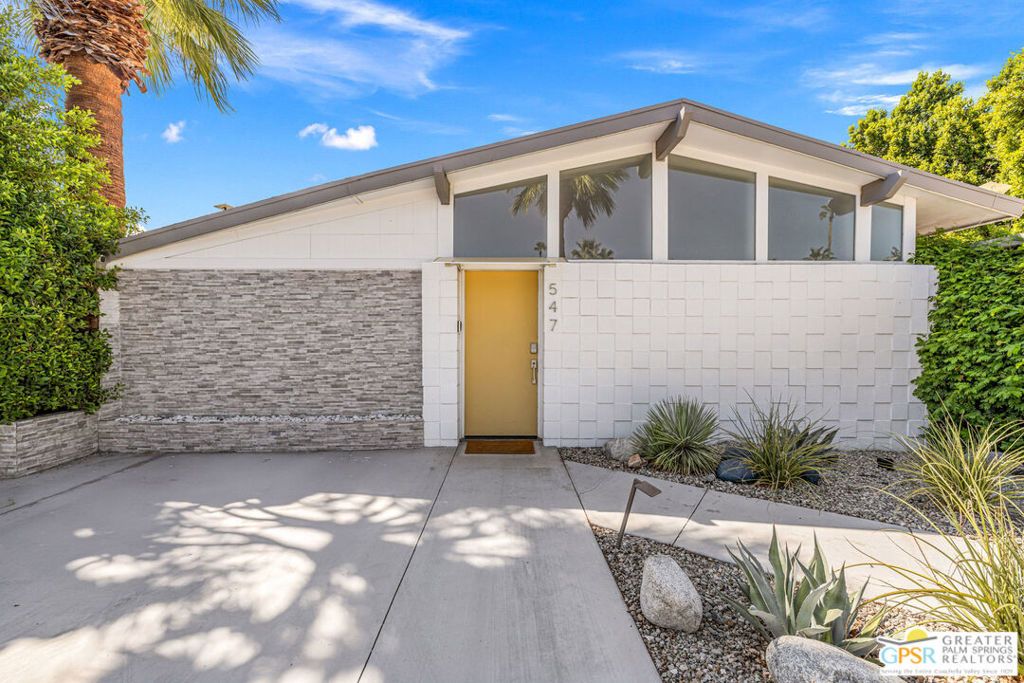 Photo of 547 N Sunrise Way, Palm Springs, CA 92262 (MLS # 25597759PS)