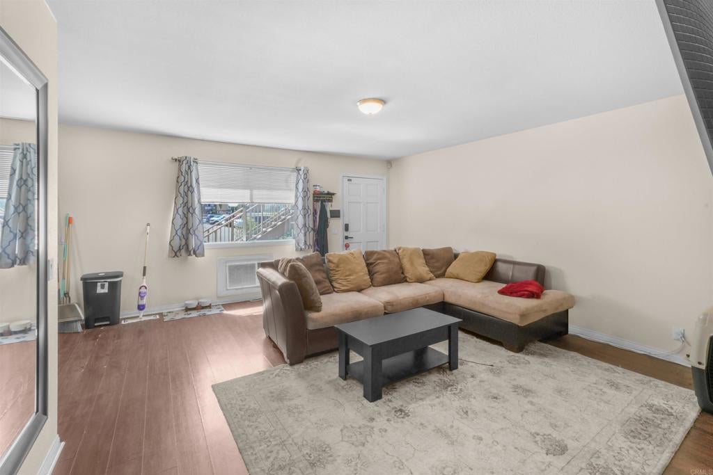 1025 Estes Street 12