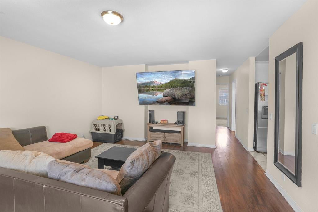 1025 Estes Street 12