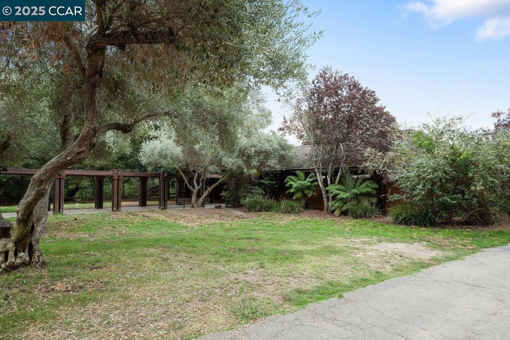 BRIAR RIDGE - Residential