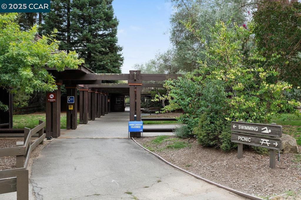 BRIAR RIDGE - Residential
