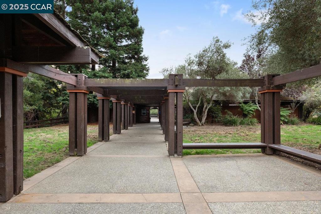 BRIAR RIDGE - Residential