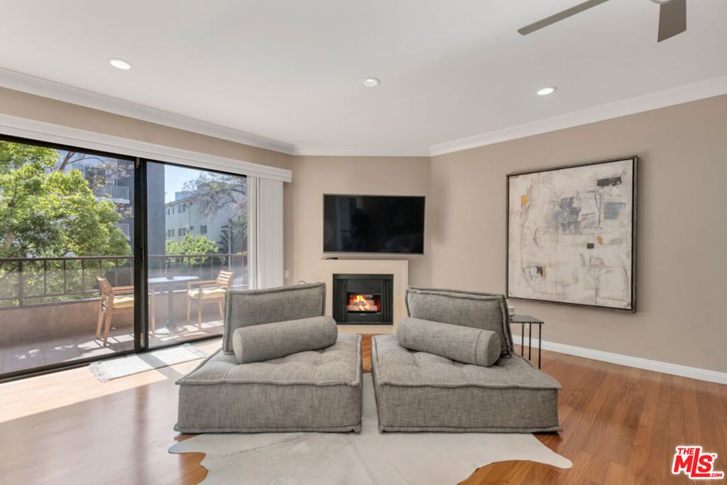Photo of 1124 N Kings Road #106, West Hollywood, CA 90069 (MLS # 25543577)