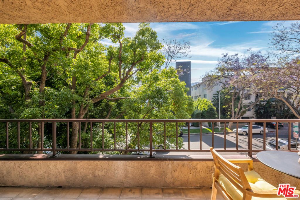 Photo of 1124 N Kings Road #106, West Hollywood, CA 90069 (MLS # 25543577)