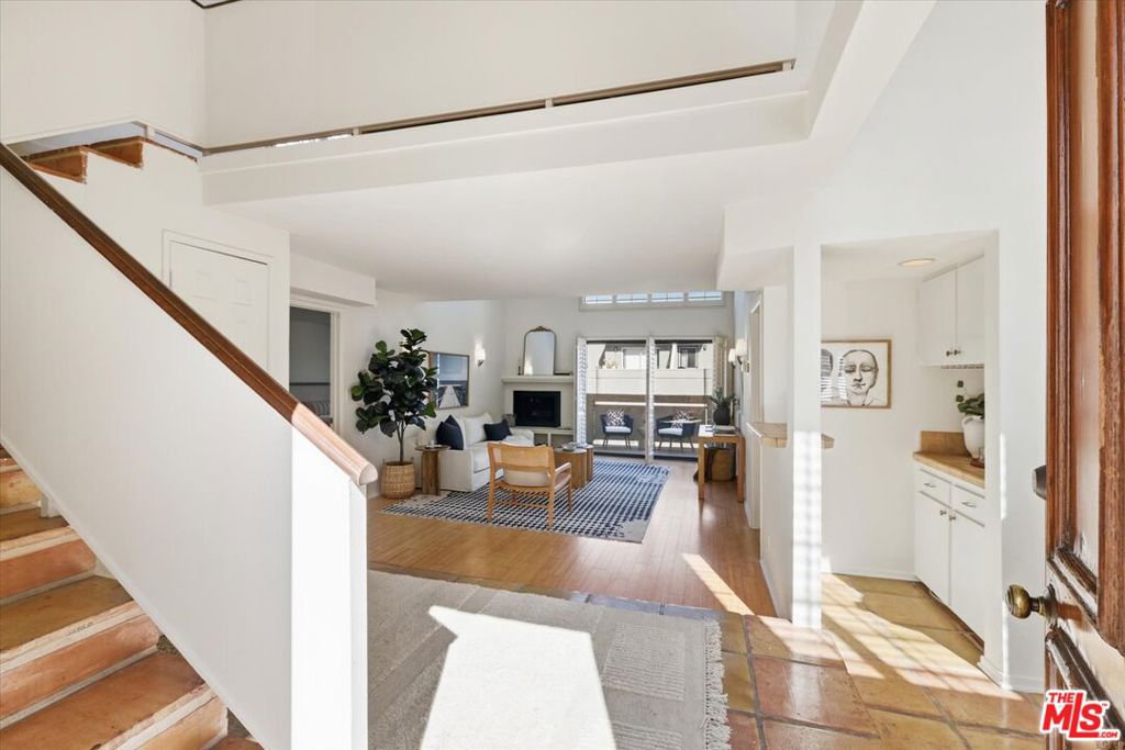 12321 Ocean Park Boulevard 18