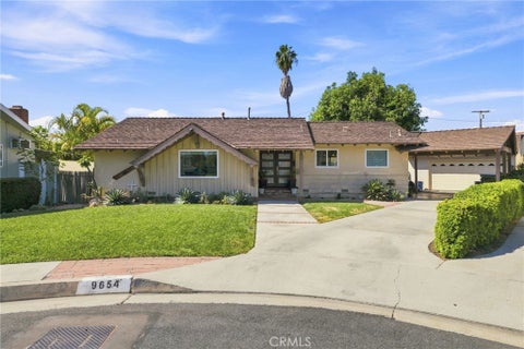 Photo of 9654 La Reina AVE, Downey, CA 90240 (MLS # CV26197681)