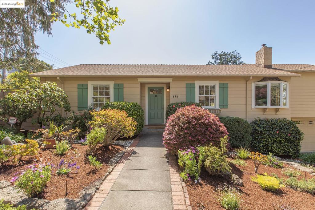696 Oberlin Ave