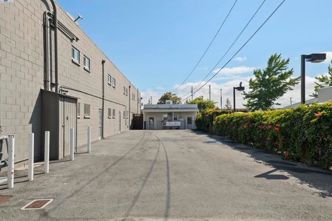 Photo of 964 El Camino Real Real, San Carlos, CA 94070 (MLS # 41115299) Photo of 964 El Camino Real Real, San Carlos, CA 94070 (MLS # 41115299)