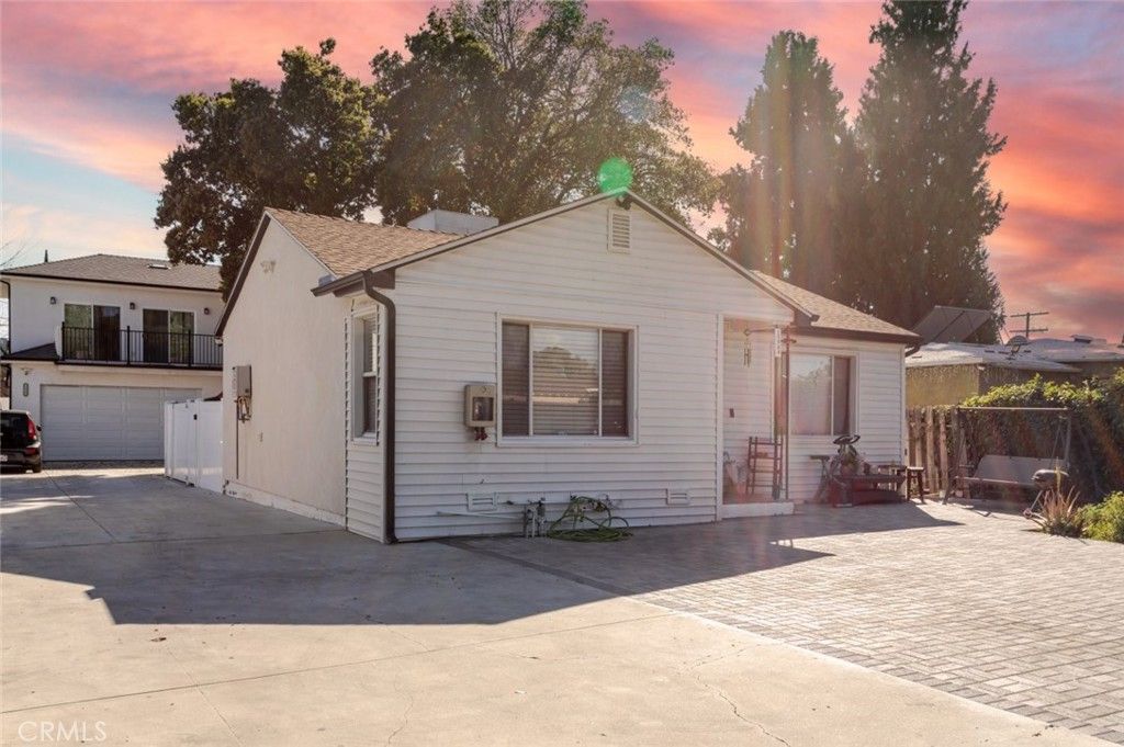 Photo of 15944 Valerio Street, Van Nuys, CA 91406 (MLS # SR26040691)