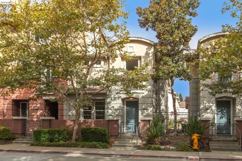 Photo of 710 City Walk Pl PL #1, Hayward, CA 94541 (MLS # 41146009)