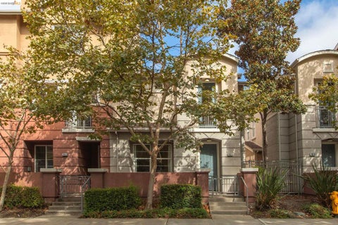 Photo of 710 City Walk Pl PL #1, Hayward, CA 94541 (MLS # 41146009)