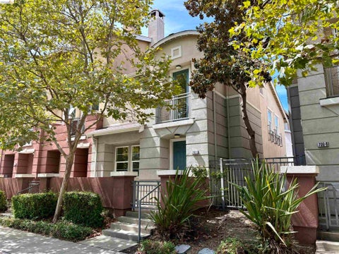 Photo of 710 City Walk Pl PL #1, Hayward, CA 94541 (MLS # 41146009)