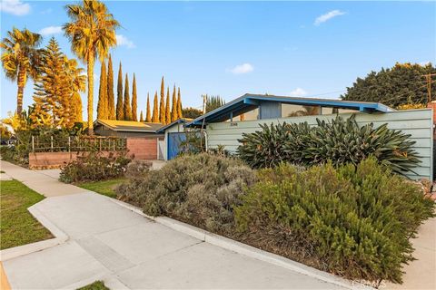 Photo of 3340 E POPPY St, Long Beach, CA 90805 (MLS # DW25251080)