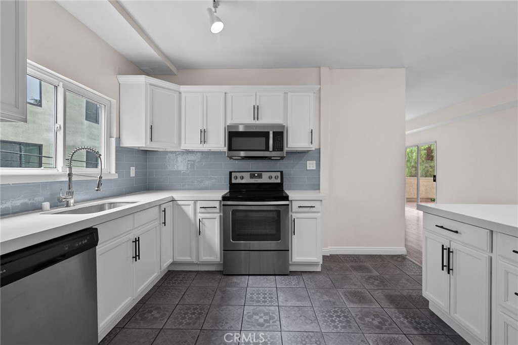 1228 N La Cienega Boulevard 105