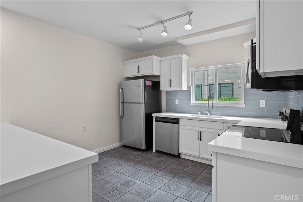 1228 N La Cienega Boulevard 105