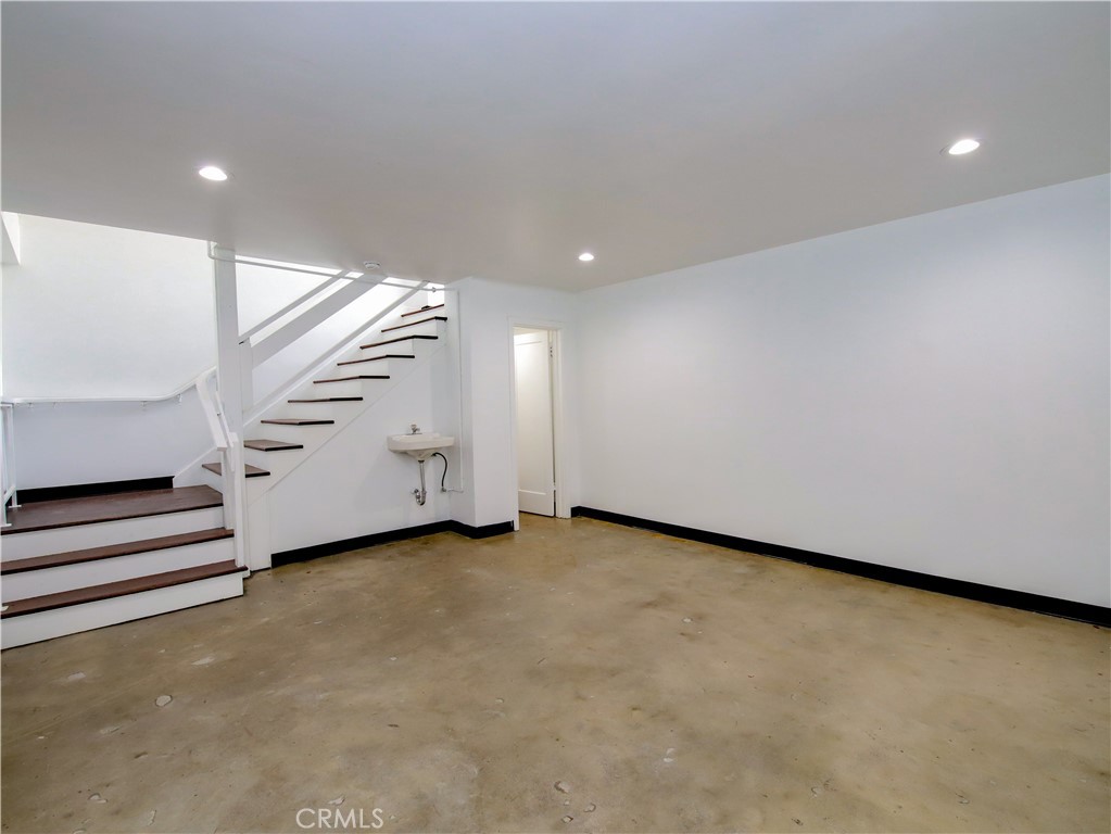 212 N San Fernando Boulevard