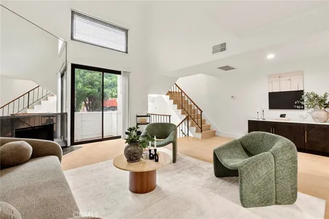 6540 Hayvenhurst Ave Unit 15, Lake Balboa, CA 91406 - MLS#: SR26000274