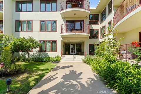 Photo of 3407 Huxley Street #39, Los Angeles, CA 90027 (MLS # WS26023876)
