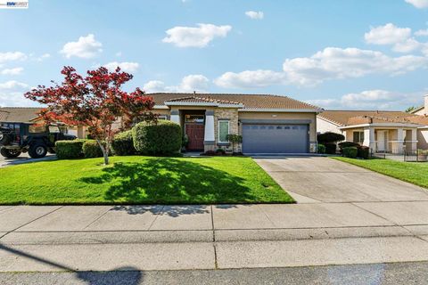 Photo of 989 Carter St St, Folsom, CA 95630 (MLS # 41132294)