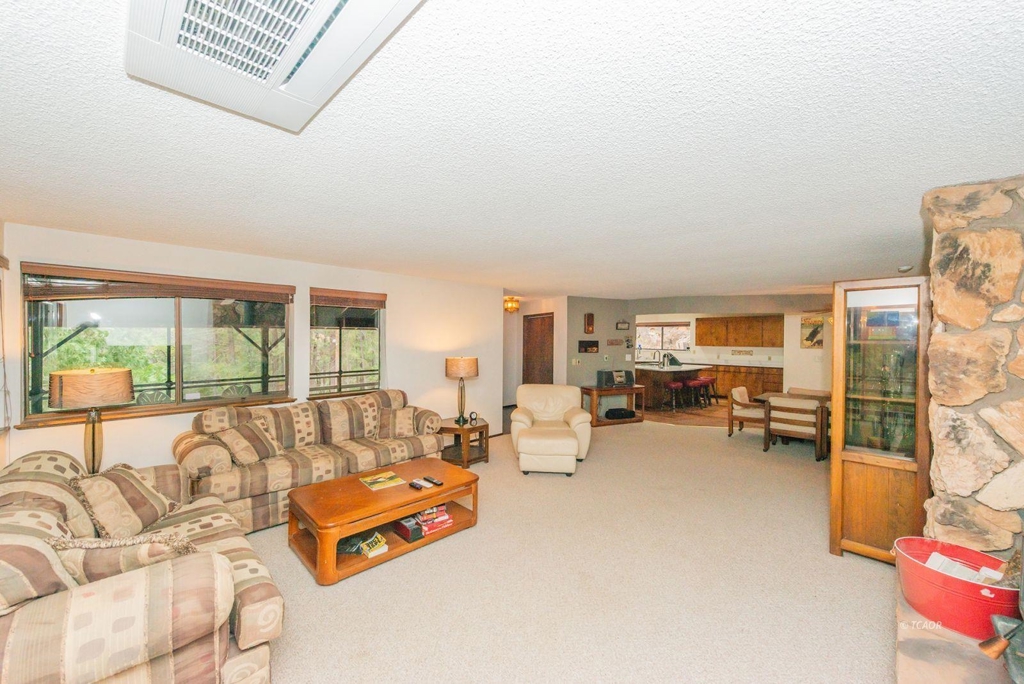 410 410 Lake Forest Dr.