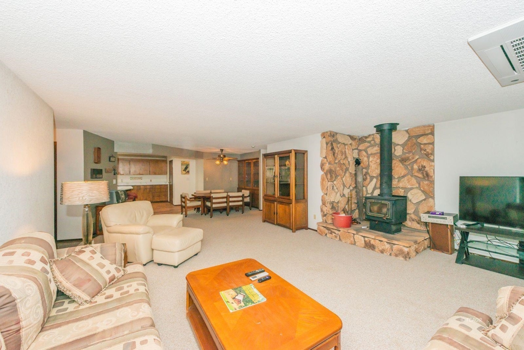 410 410 Lake Forest Dr.