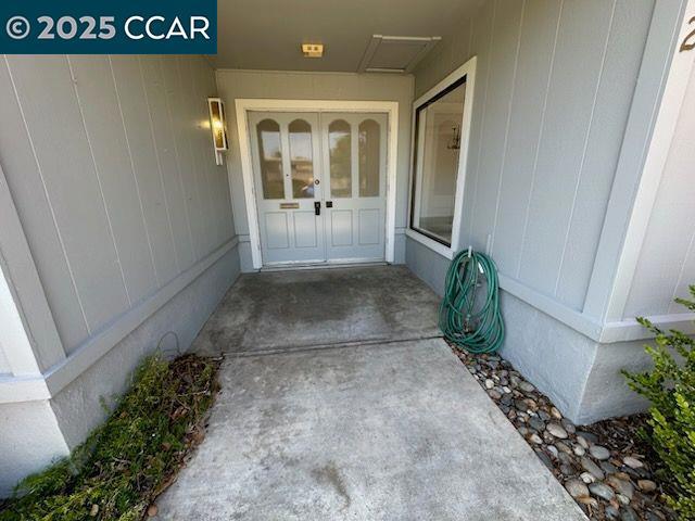 Location, Location, Location! Don’t miss this fixer opportunity! Yosemite mode, single-story, level-in, end unit with no steps to entry. This two bedroom, one and half bath unit, offer lots of potential. Conveniently located, easy access to some of the amenities such as GYM, Pool, Gateway club house, movie theater, and summer Farmer’s market.