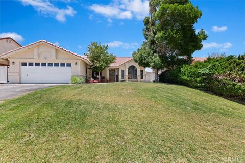 Photo of 26572 Mainsail Ln, Helendale, CA 92342 (MLS # IV25267541)