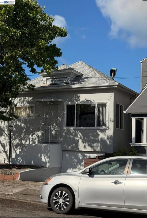 Photo of 1725 Bay St ST, Alameda, CA 94501 (MLS # 41134310)