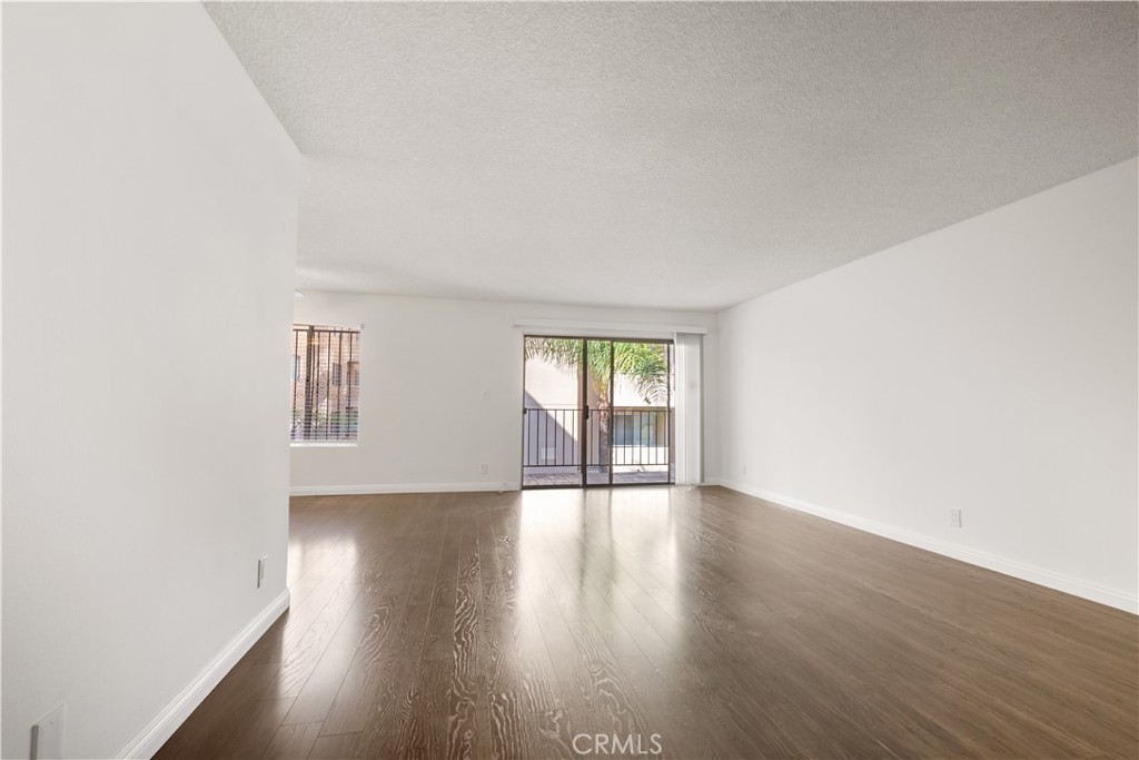 433 S Manhattan 209