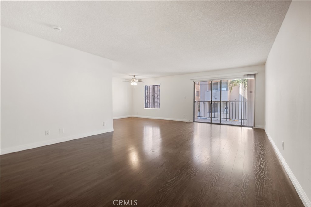 433 S Manhattan 209