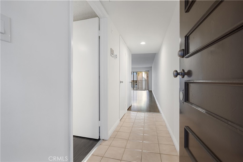 433 S Manhattan 209