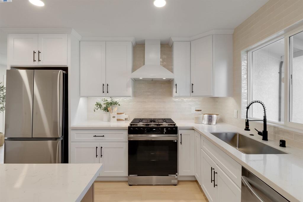 RHONEWOOD PARK - Residential