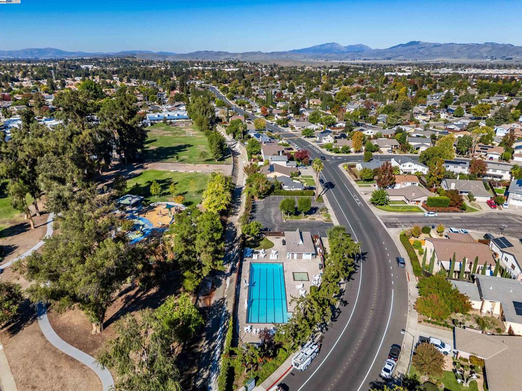 RHONEWOOD PARK - Residential