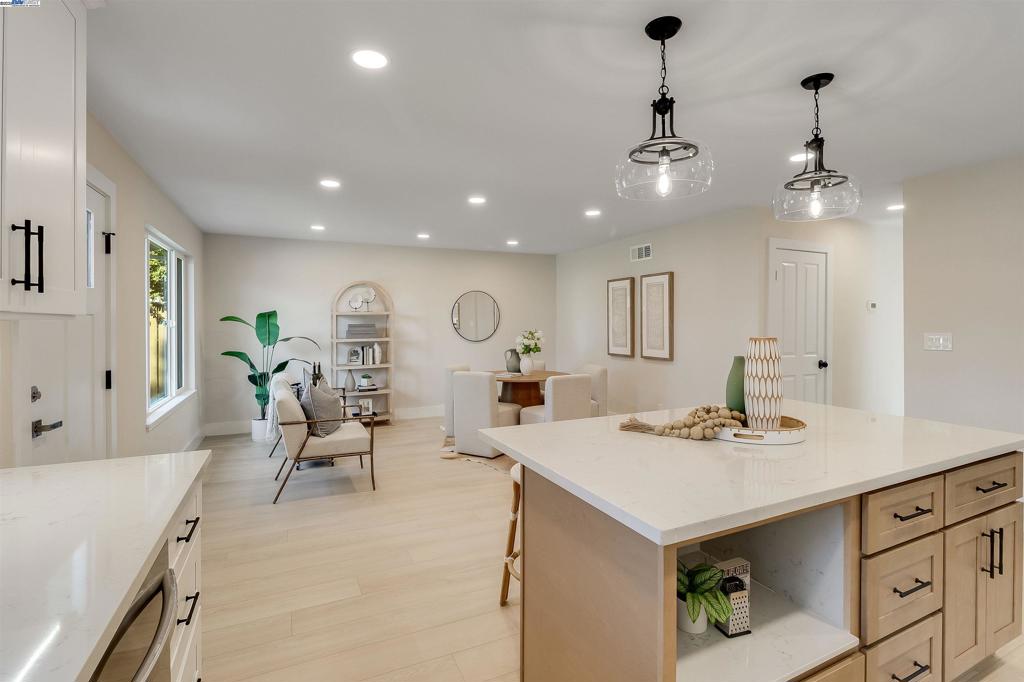 RHONEWOOD PARK - Residential